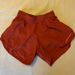lululemon high rise hotty hot shorts 2.5 inch